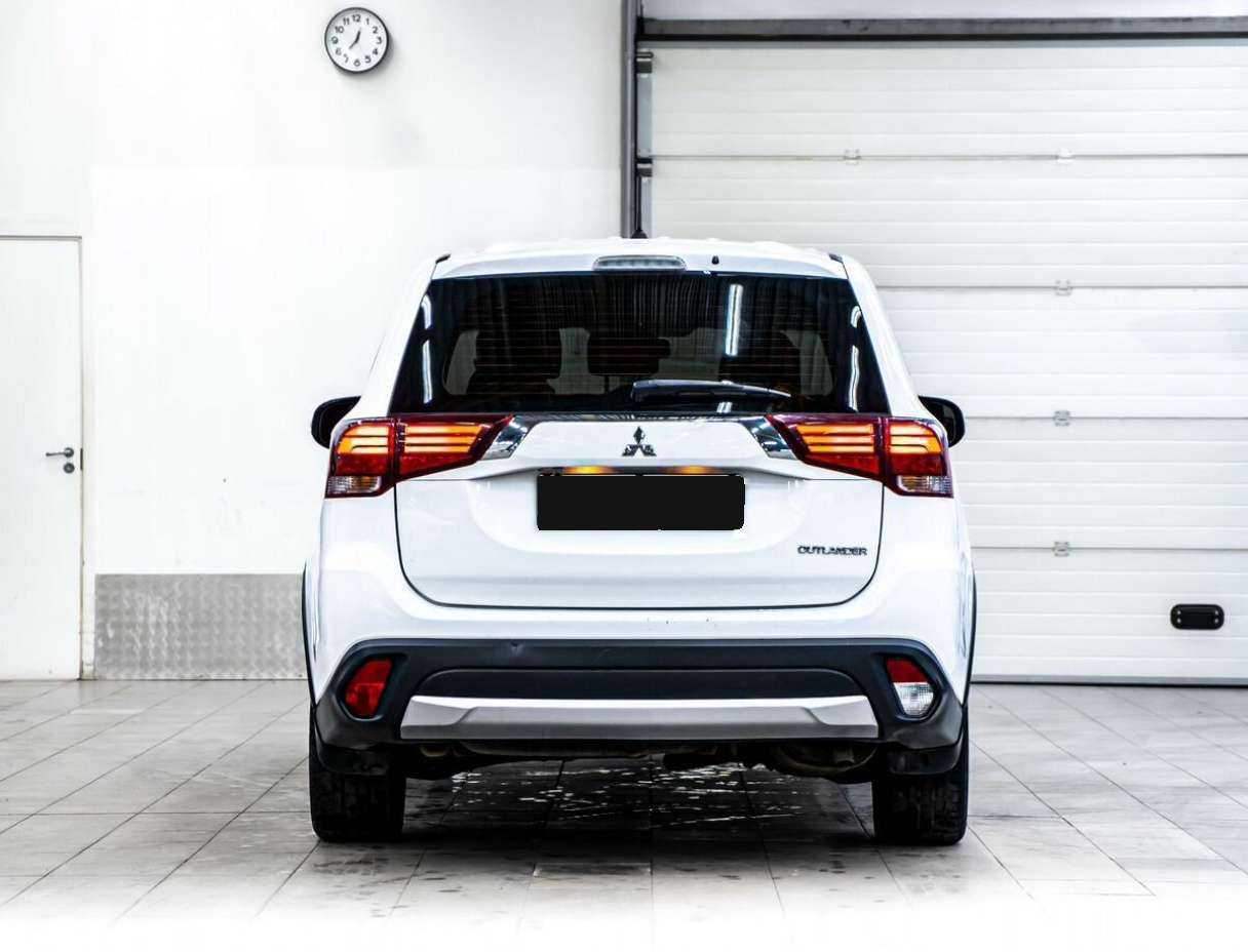 Mitsubishi Outlander с пробегом — 2015 год. Фото: #4