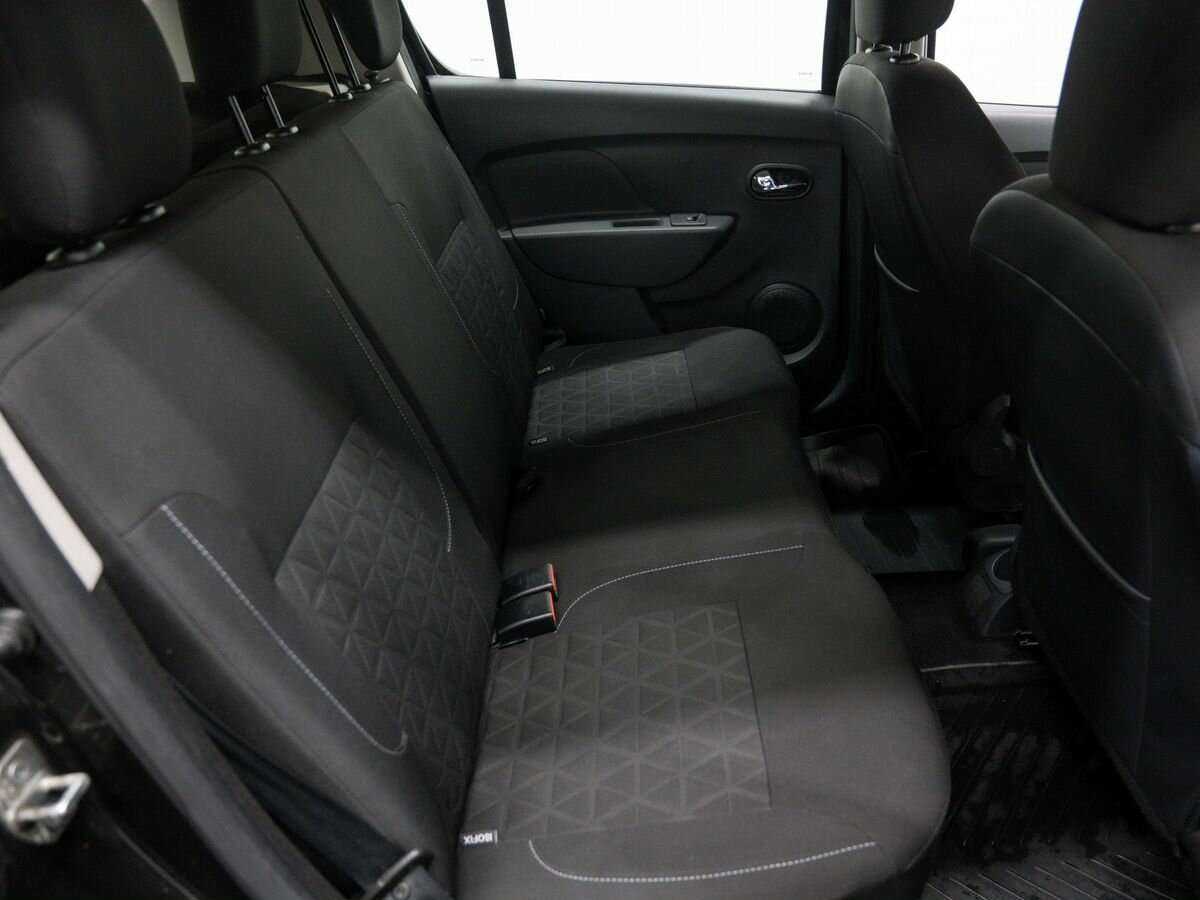 Renault Sandero с пробегом — 2015 год. Фото: #9