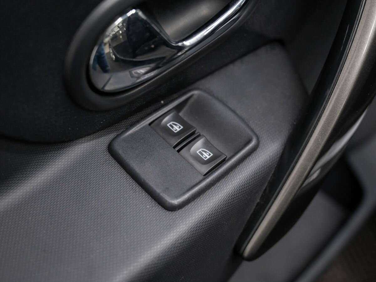 Renault Sandero с пробегом — 2015 год. Фото: #15