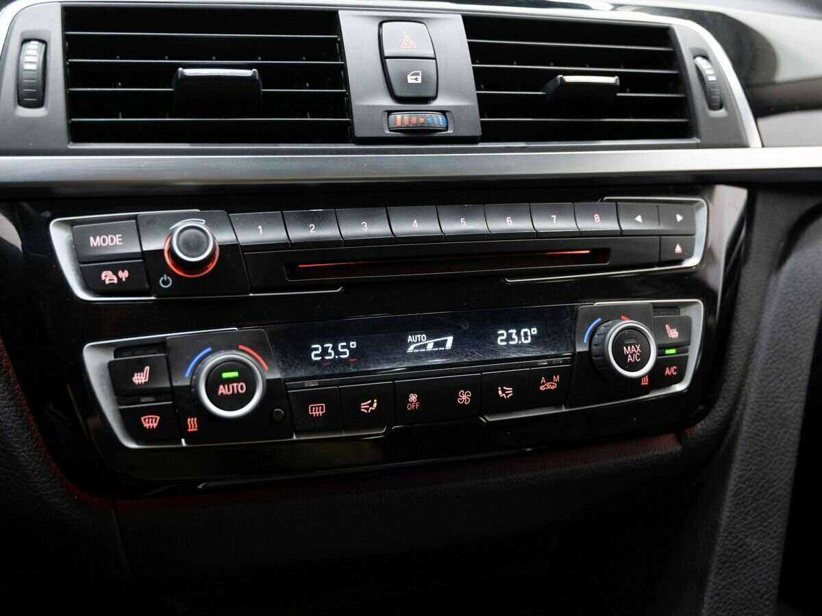 BMW 3 серии с пробегом — 2016 год. Фото: #20