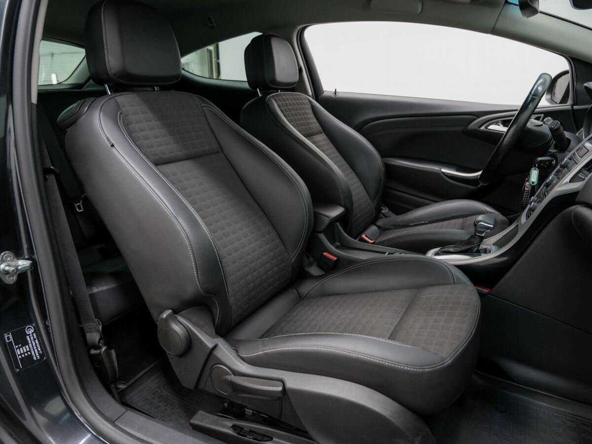 Opel Astra с пробегом — 2012 год. Фото: #5