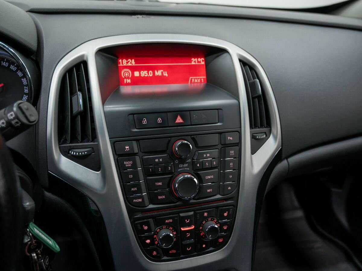 Opel Astra с пробегом — 2012 год. Фото: #13