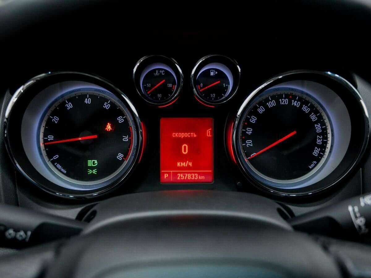 Opel Astra с пробегом — 2012 год. Фото: #14