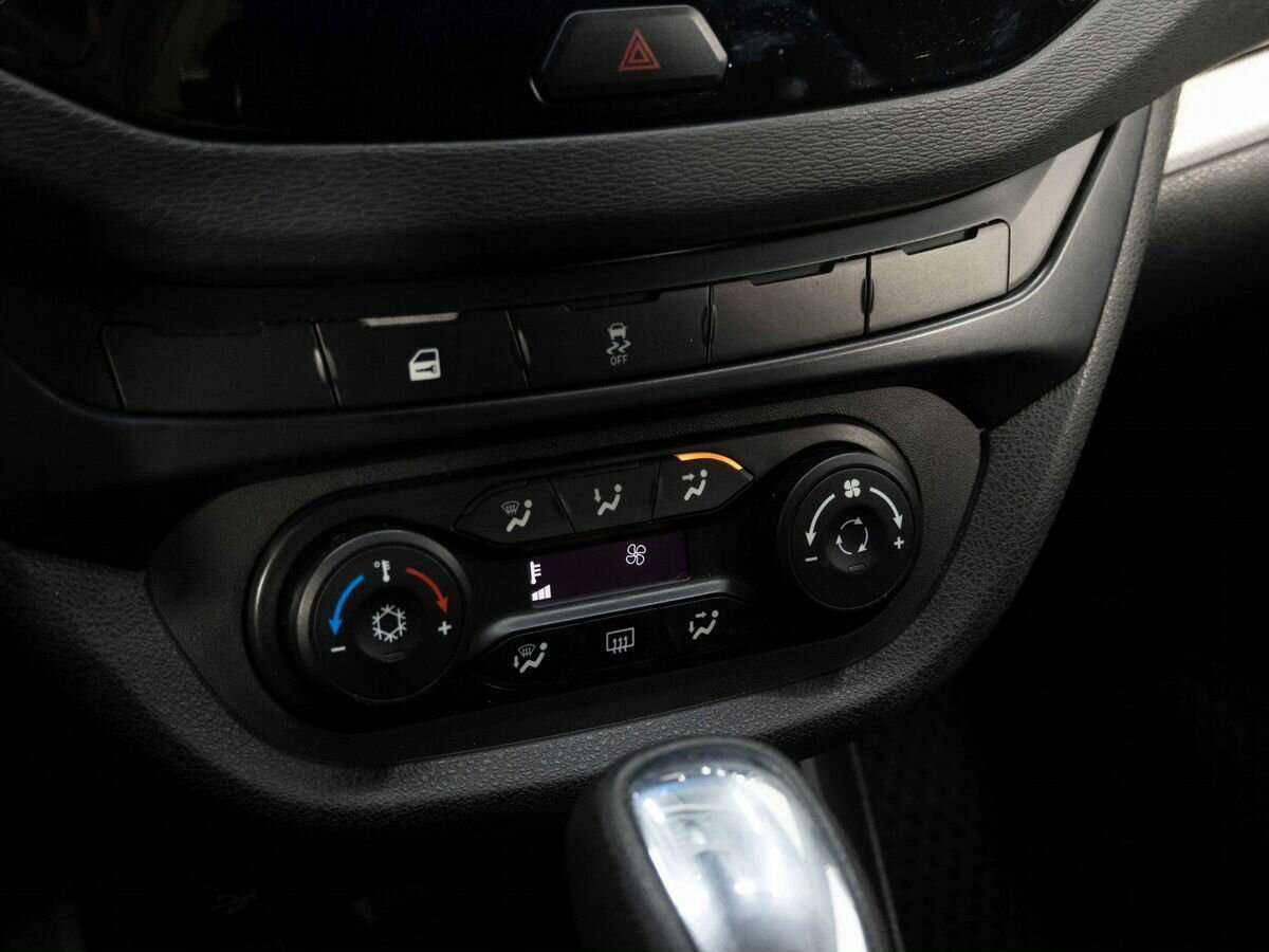 Lada (ВАЗ) Vesta с пробегом — 2020 год. Фото: #19