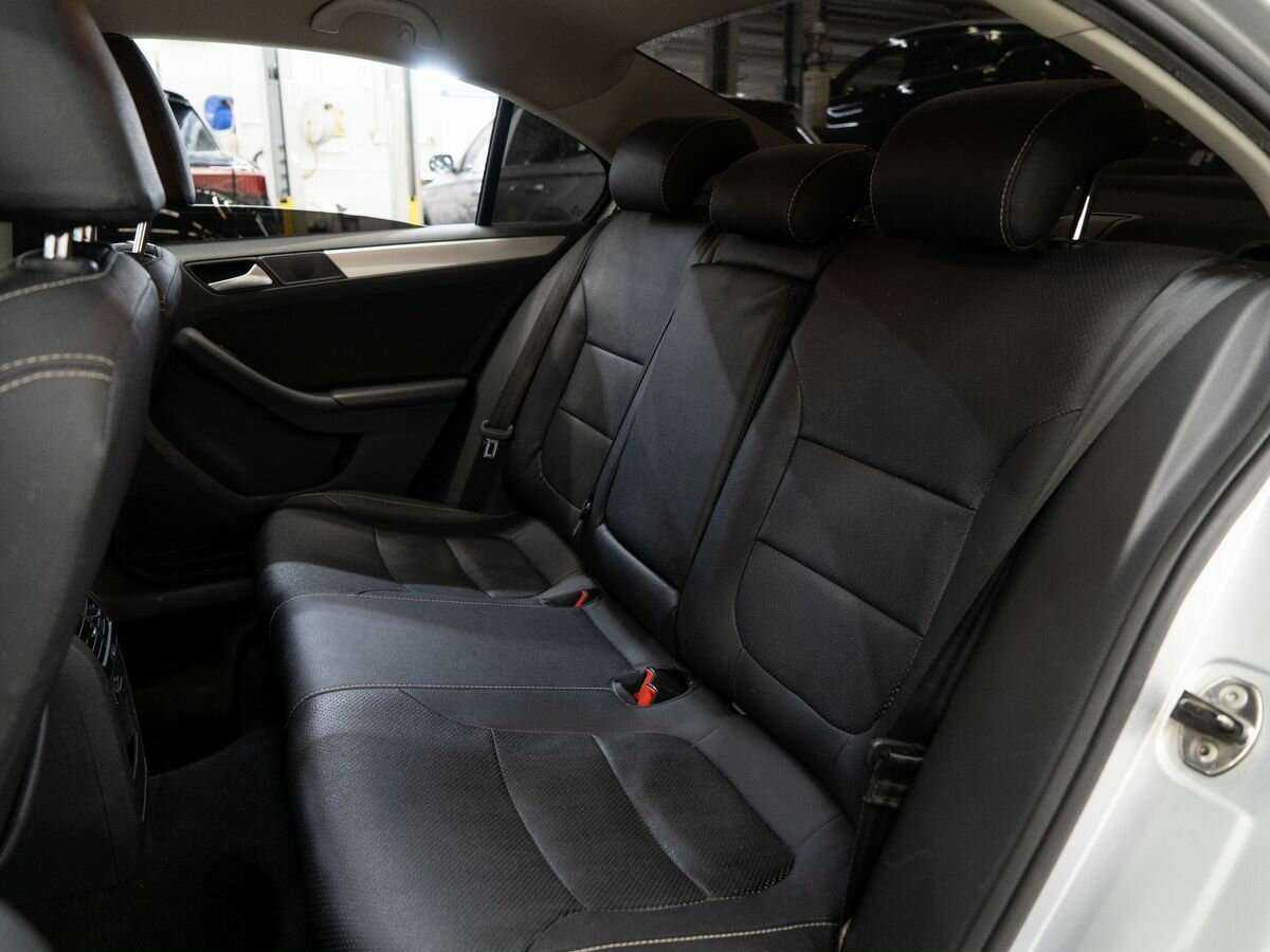 Volkswagen Jetta с пробегом — 2013 год. Фото: #6