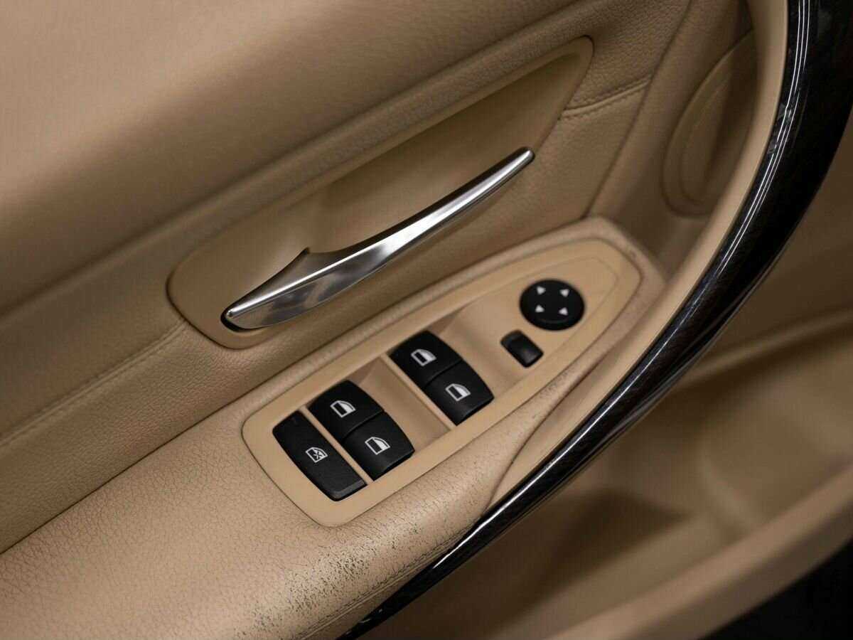 BMW 3 серии с пробегом — 2012 год. Фото: #18