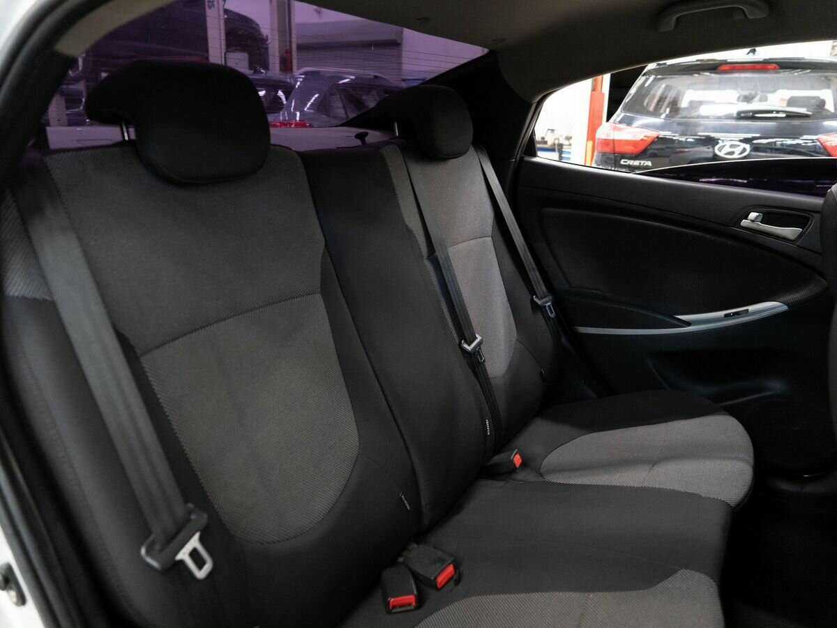 Hyundai Solaris с пробегом — 2013 год. Фото: #4