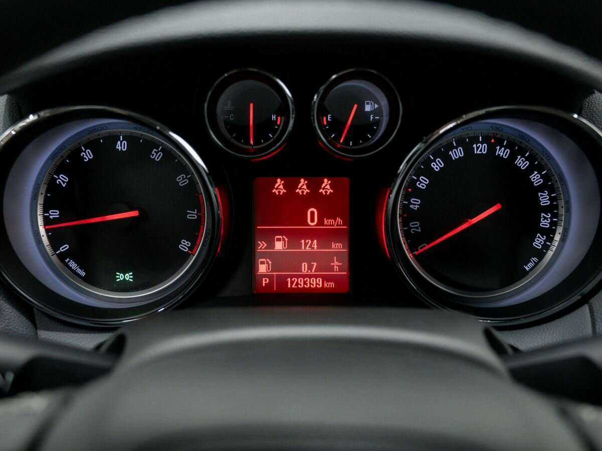 Opel Mokka с пробегом — 2012 год. Фото: #21