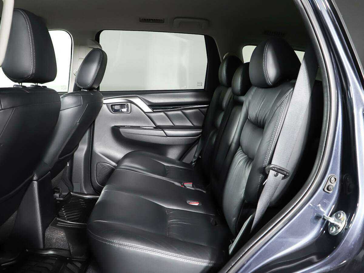 Mitsubishi Pajero Sport с пробегом — 2018 год. Фото: #9