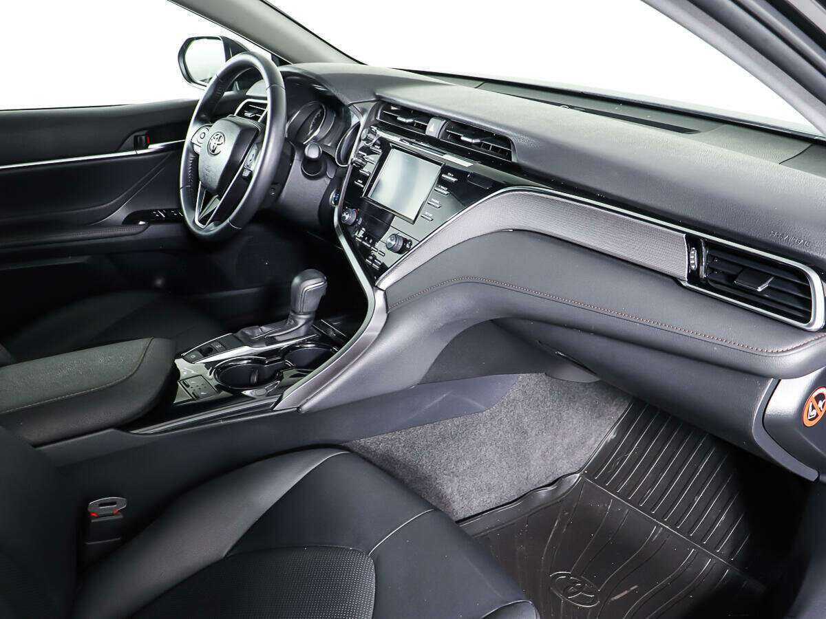 Toyota Camry с пробегом — 2020 год. Фото: #8