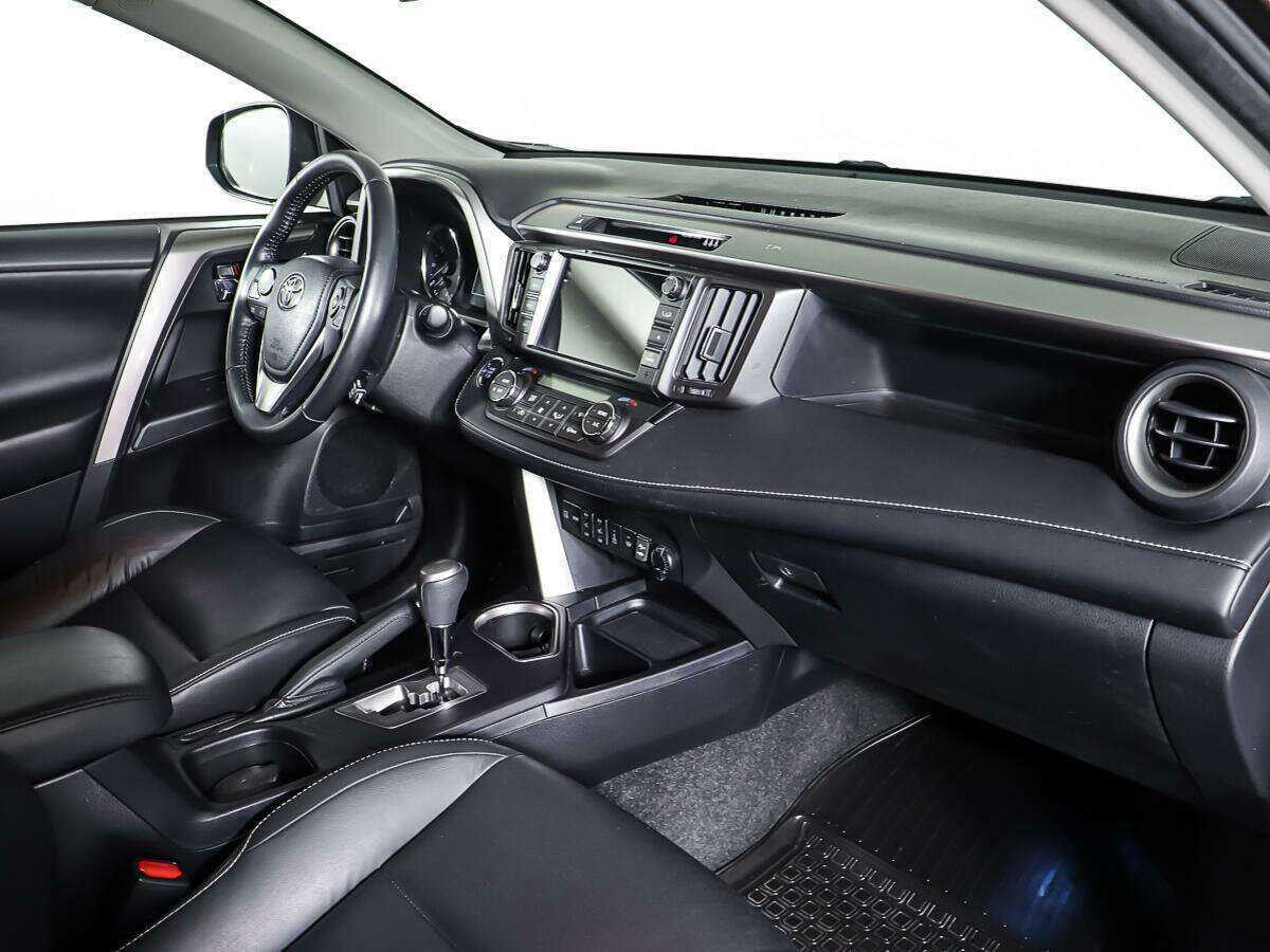 Toyota RAV4 с пробегом — 2018 год. Фото: #8