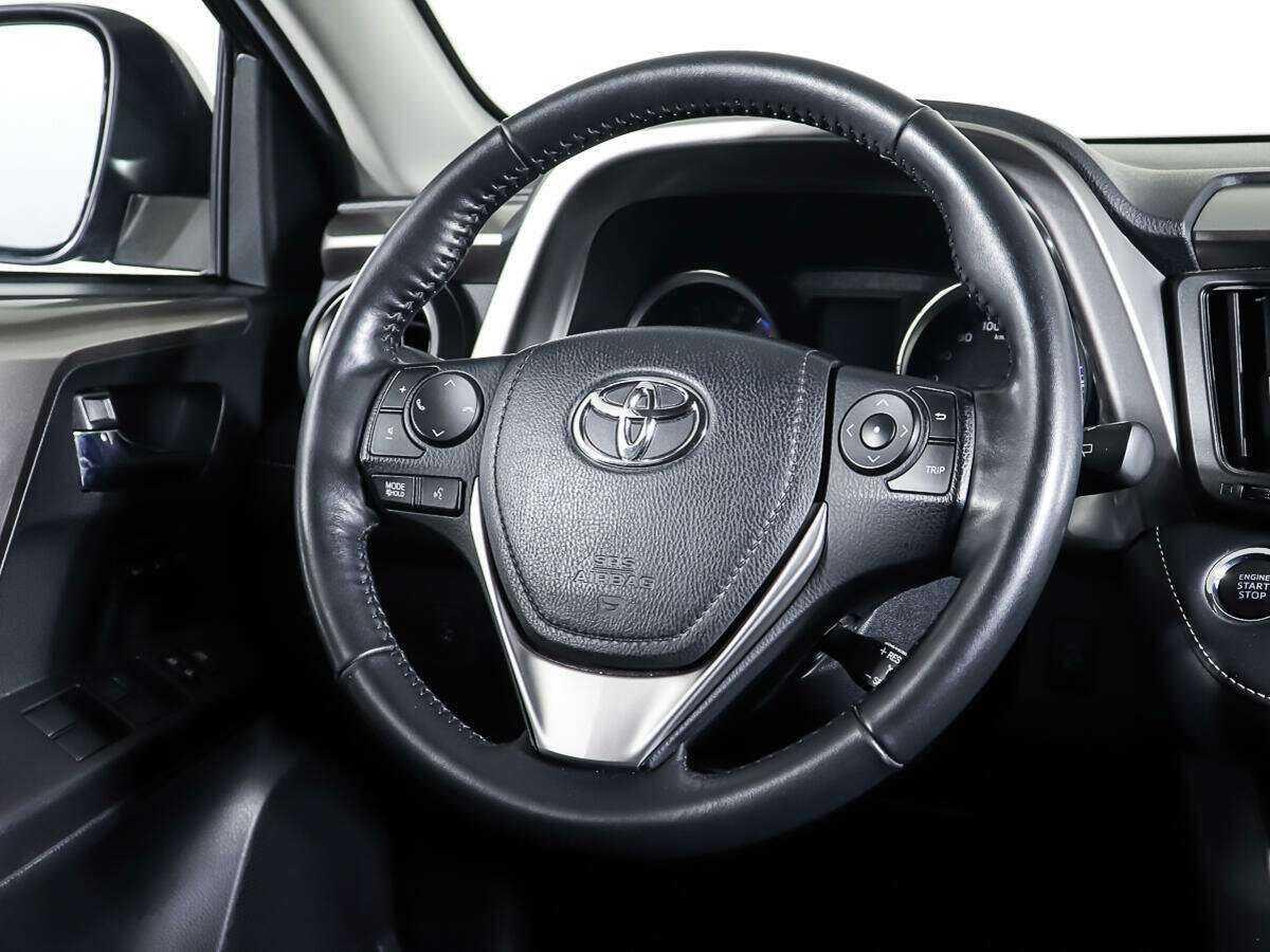 Toyota RAV4 с пробегом — 2018 год. Фото: #14