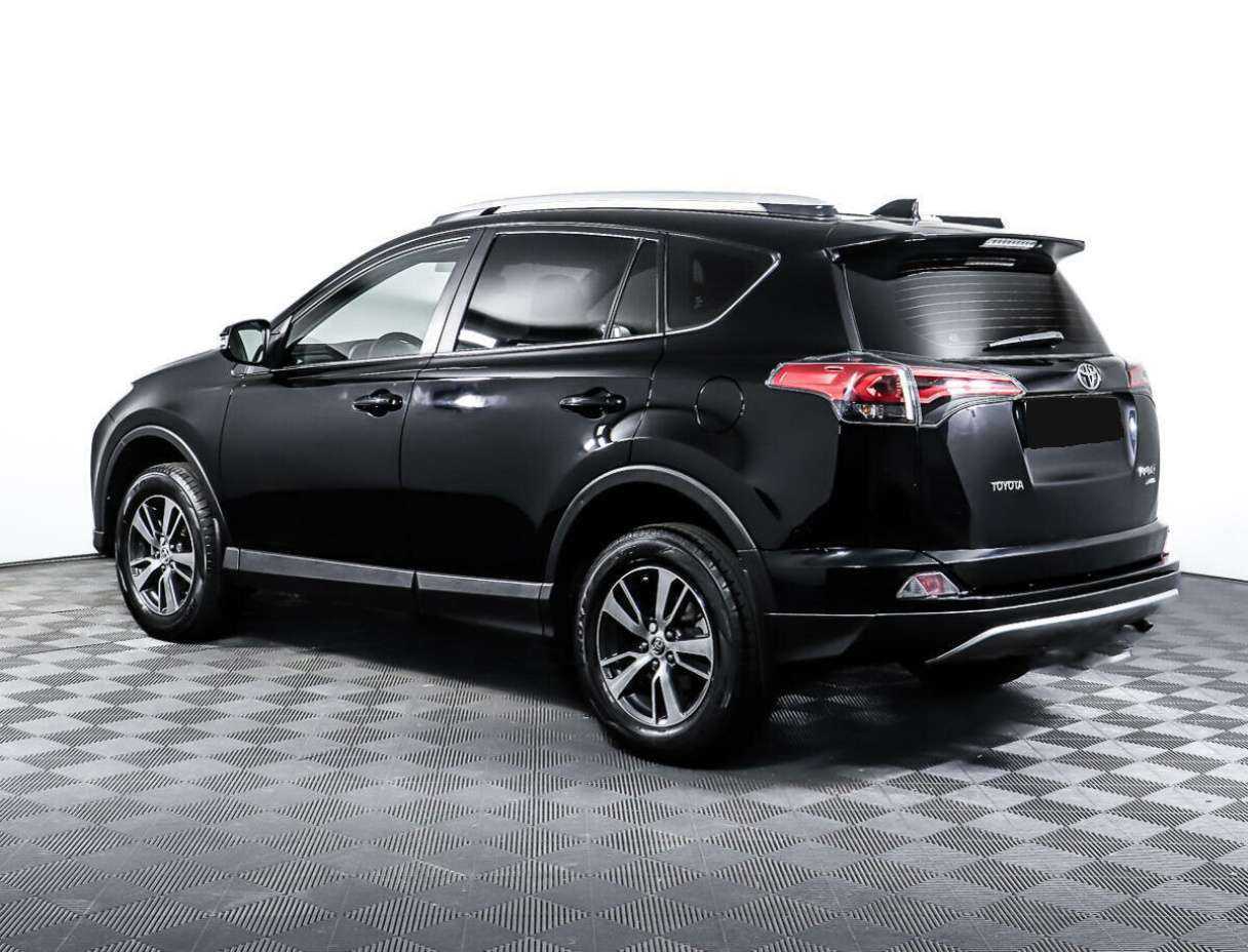 Toyota RAV4 с пробегом — 2017 год. Фото: #6