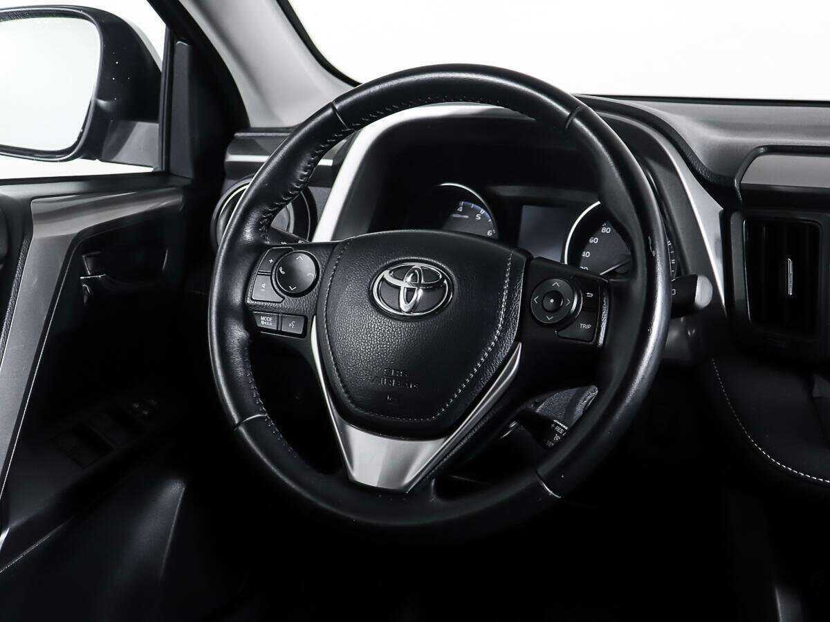 Toyota RAV4 с пробегом — 2017 год. Фото: #14