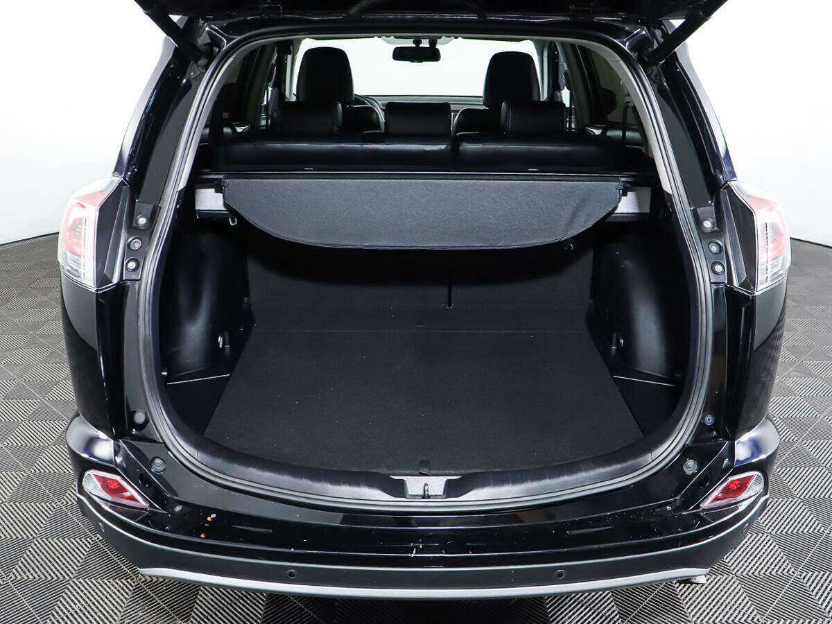 Toyota RAV4 с пробегом — 2018 год. Фото: #8