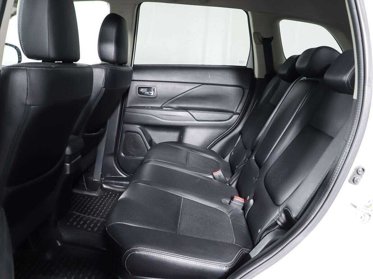 Mitsubishi Outlander с пробегом — 2016 год. Фото: #8