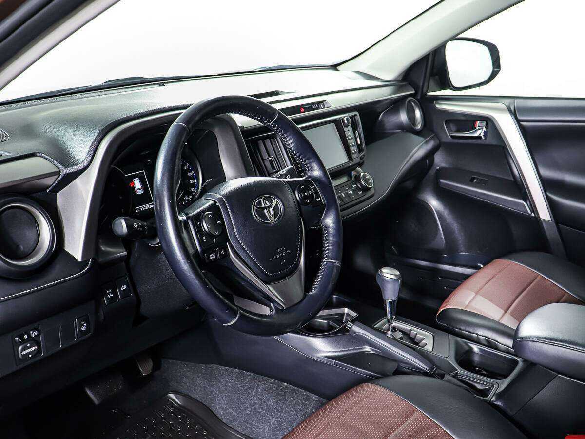 Toyota RAV4 с пробегом — 2018 год. Фото: #11