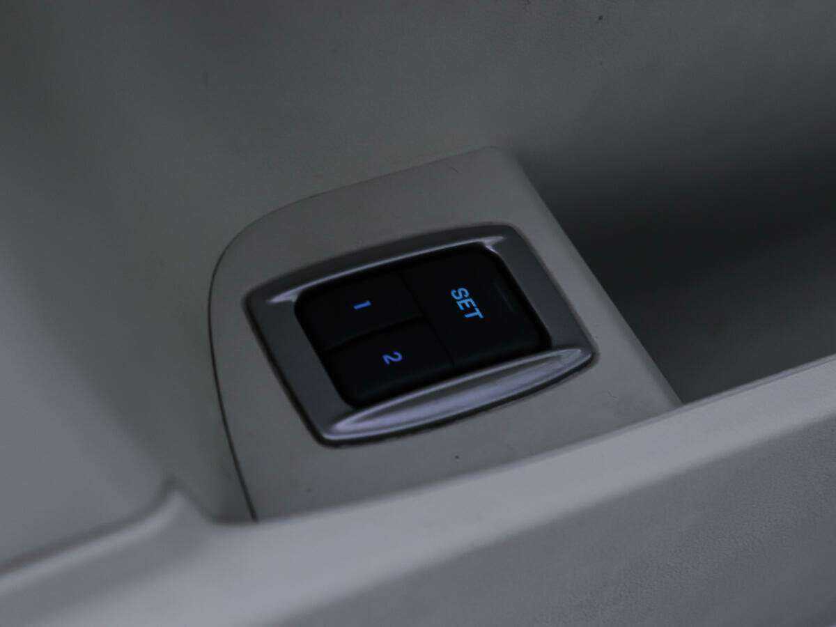 Jaguar XF с пробегом — 2012 год. Фото: #16