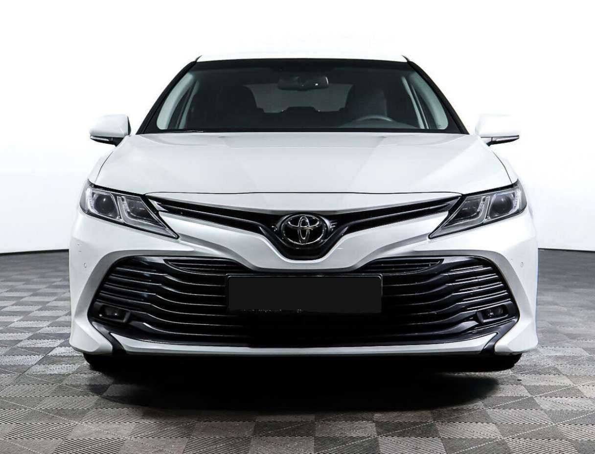 Toyota Camry с пробегом — 2020 год. Фото: #1