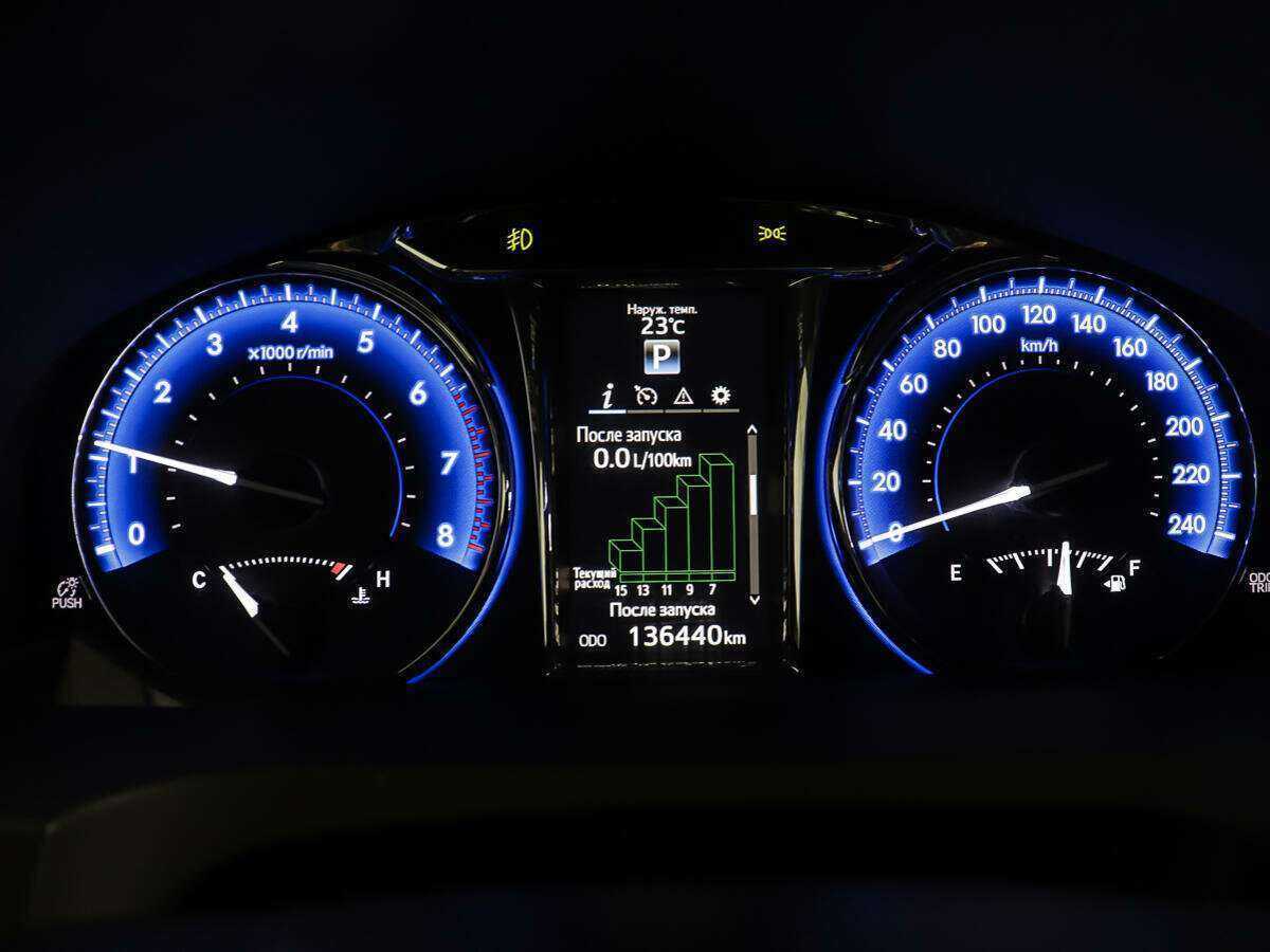 Toyota Camry с пробегом — 2017 год. Фото: #13