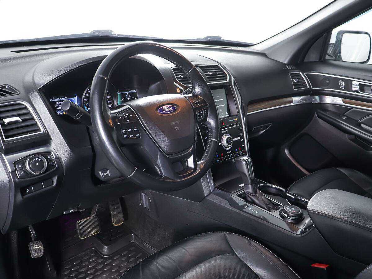 Ford Explorer с пробегом — 2017 год. Фото: #16