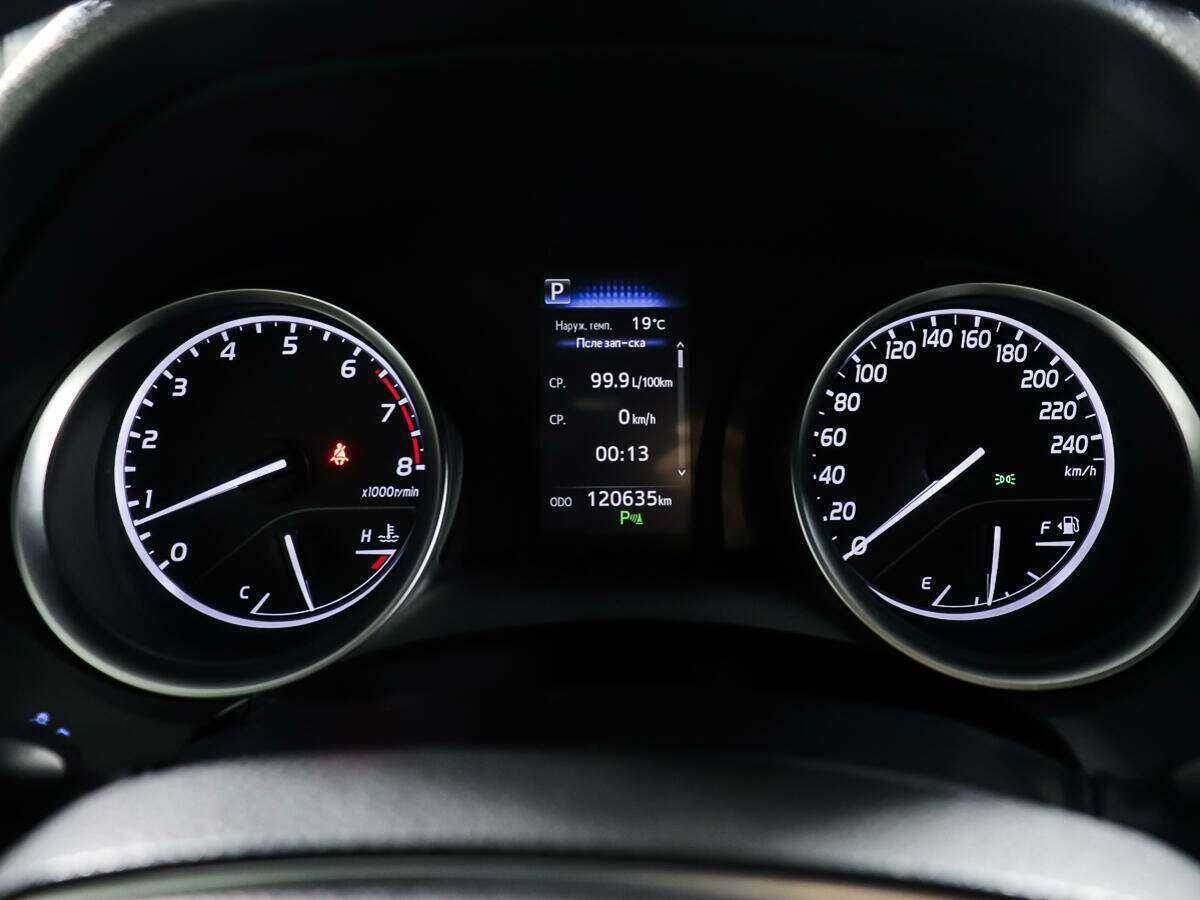 Toyota Camry с пробегом — 2018 год. Фото: #13