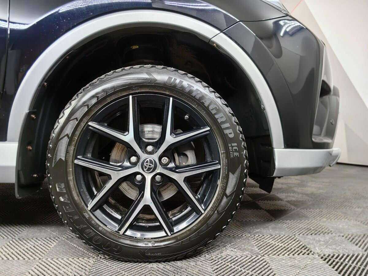 Toyota RAV4 с пробегом — 2017 год. Фото: #14