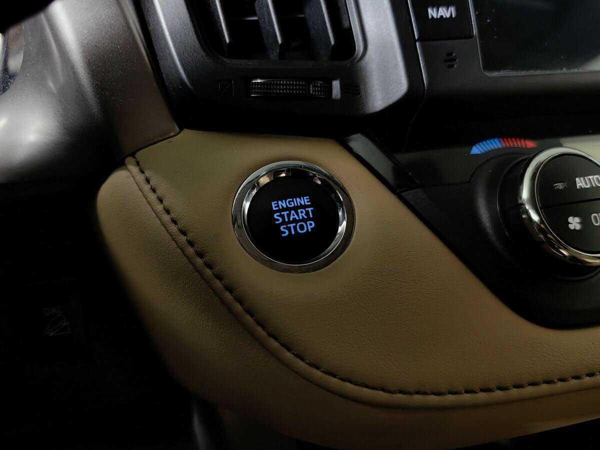 Toyota RAV4 с пробегом — 2017 год. Фото: #17