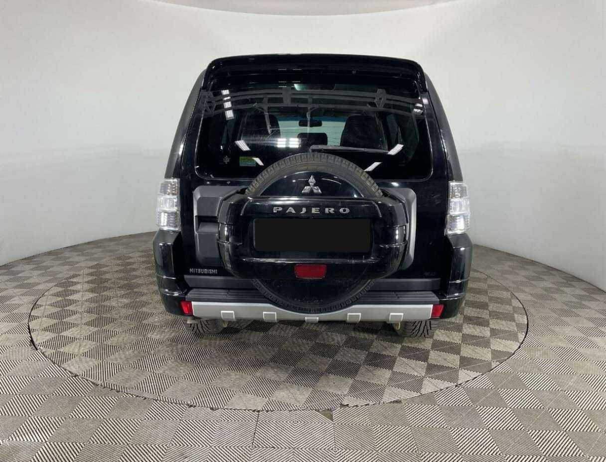 Mitsubishi Pajero с пробегом — 2012 год. Фото: #2