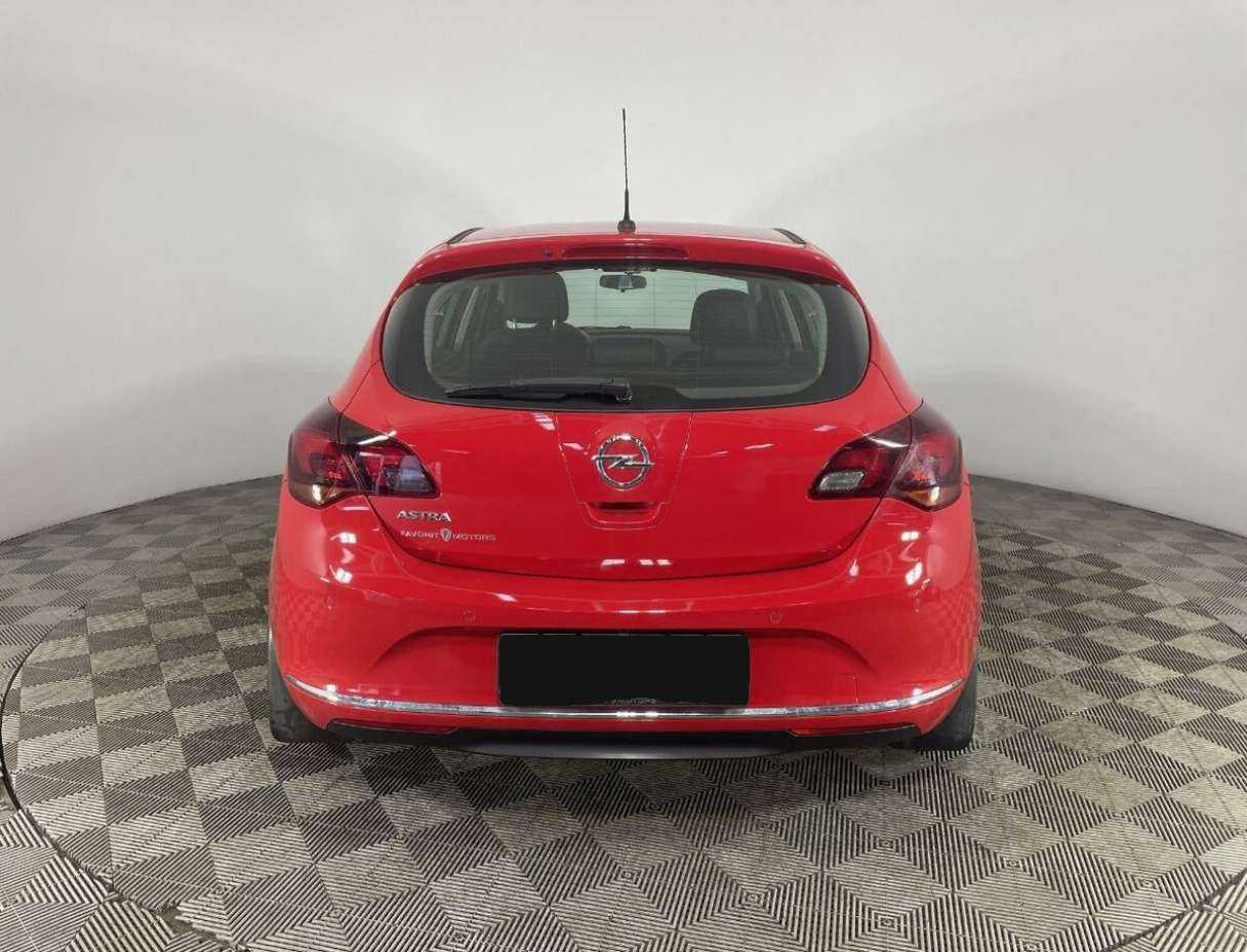Opel Astra с пробегом — 2013 год. Фото: #2
