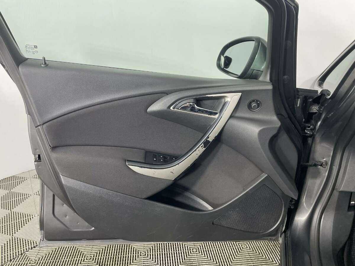 Opel Astra с пробегом — 2012 год. Фото: #7