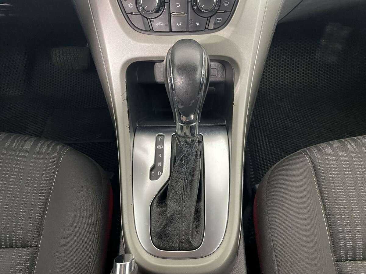 Opel Astra с пробегом — 2012 год. Фото: #12