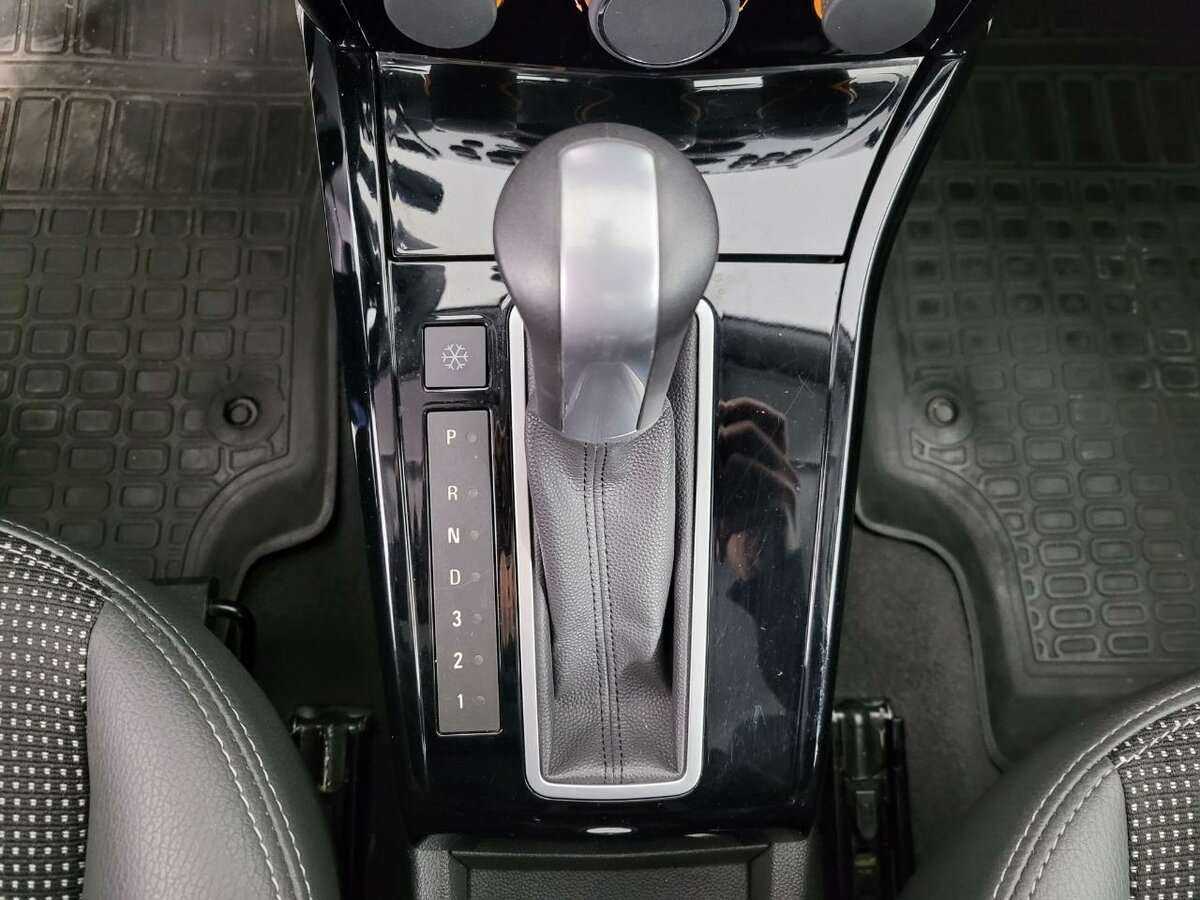 Opel Astra с пробегом — 2012 год. Фото: #12