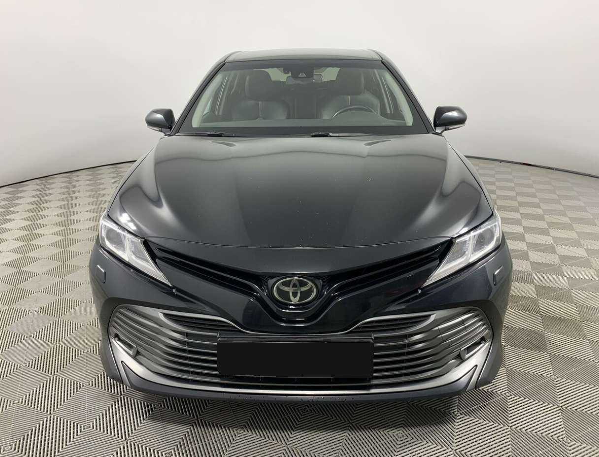 Toyota Camry с пробегом — 2019 год. Фото: #1