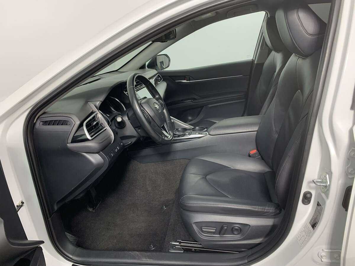 Toyota Camry с пробегом — 2020 год. Фото: #13