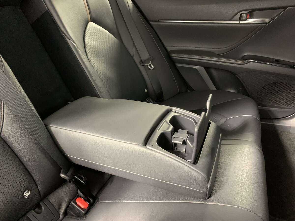 Toyota Camry с пробегом — 2020 год. Фото: #16