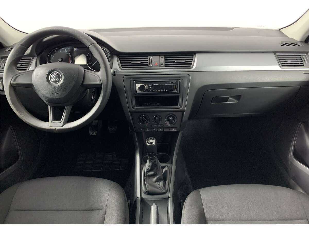 Skoda Rapid с пробегом — 2017 год. Фото: #13