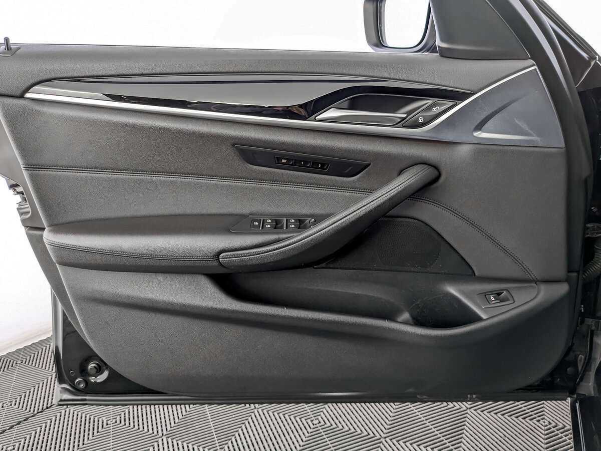 BMW 5 серии с пробегом — 2018 год. Фото: #12