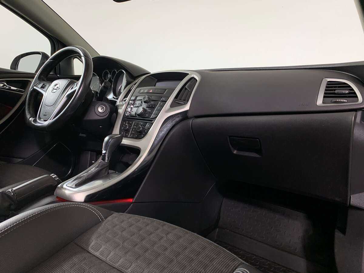 Opel Astra с пробегом — 2012 год. Фото: #8
