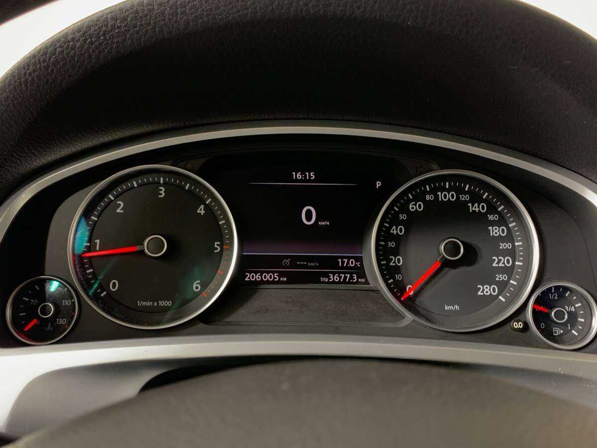 Volkswagen Touareg с пробегом — 2012 год. Фото: #12