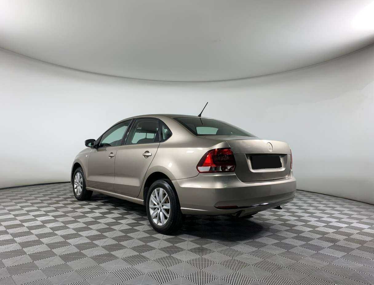 Volkswagen Polo с пробегом — 2015 год. Фото: #6