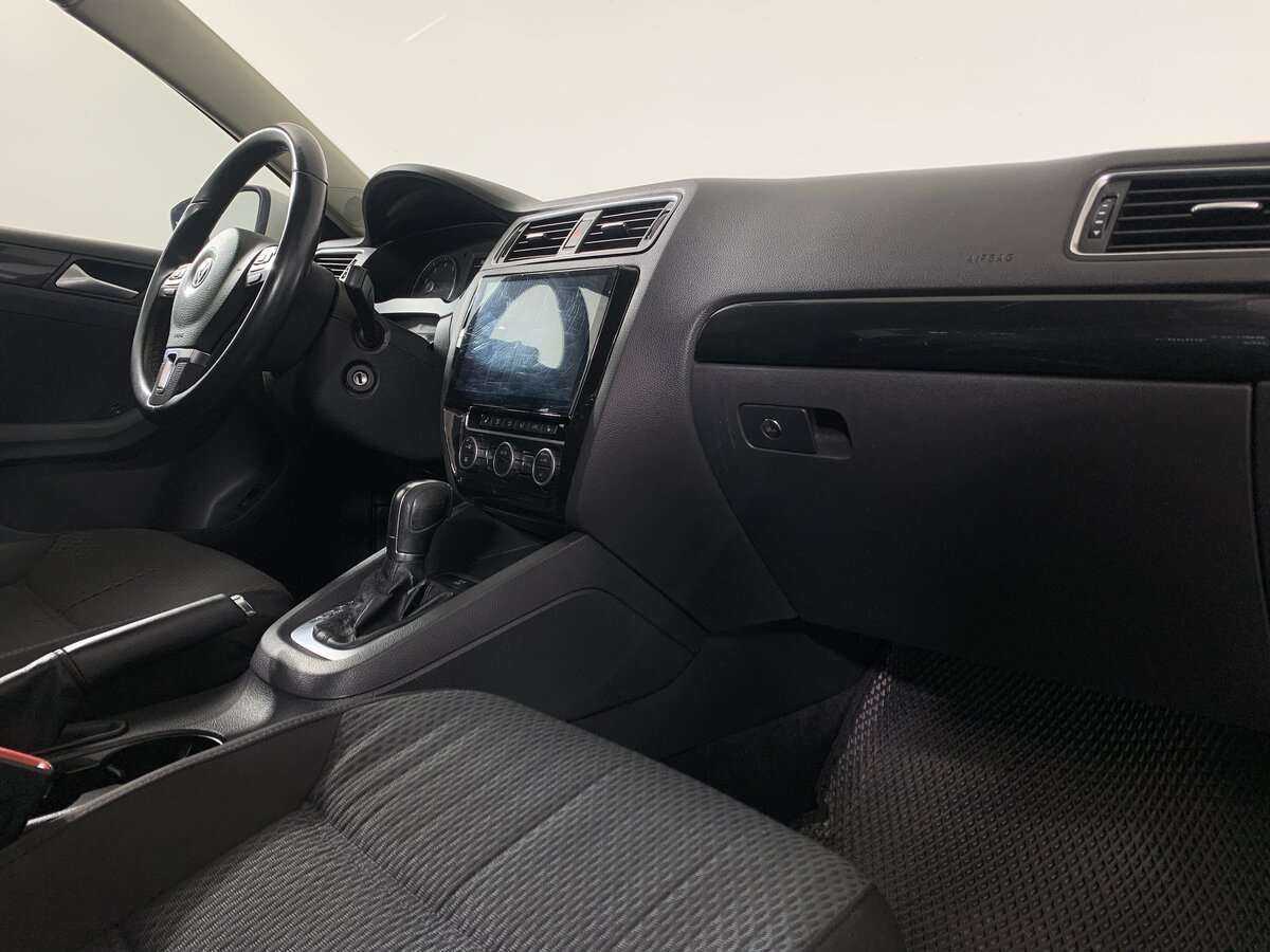 Volkswagen Jetta с пробегом — 2012 год. Фото: #10