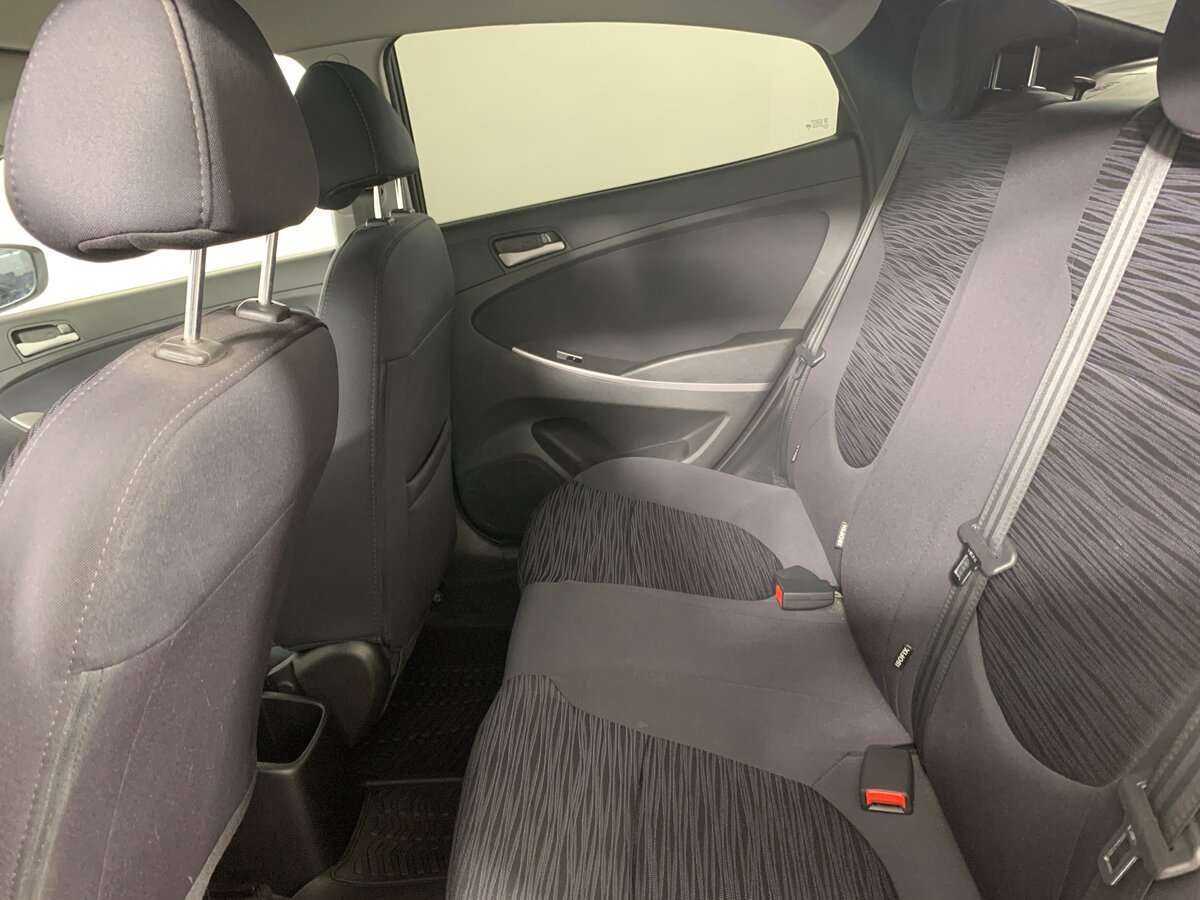 Hyundai Solaris с пробегом — 2014 год. Фото: #15