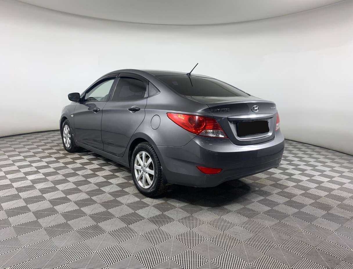 Hyundai Solaris с пробегом — 2012 год. Фото: #6