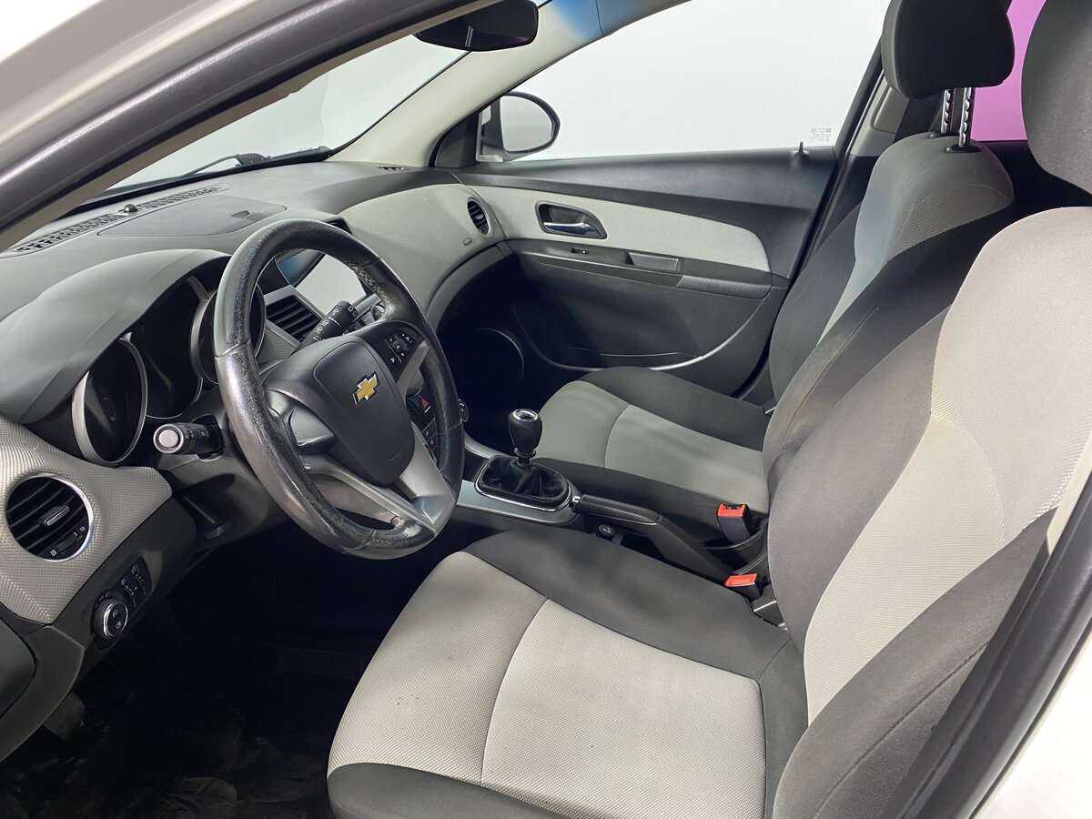 Chevrolet Cruze с пробегом — 2012 год. Фото: #5