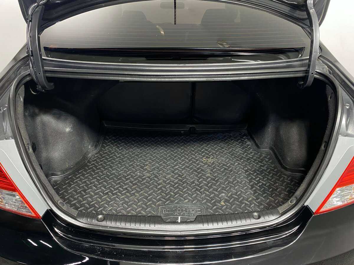 Hyundai Solaris с пробегом — 2013 год. Фото: #9