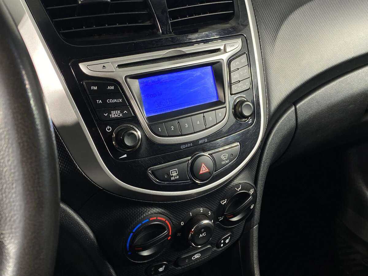 Hyundai Solaris с пробегом — 2013 год. Фото: #14