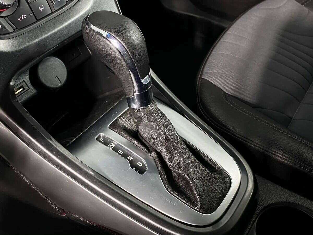 Opel Astra с пробегом — 2013 год. Фото: #13