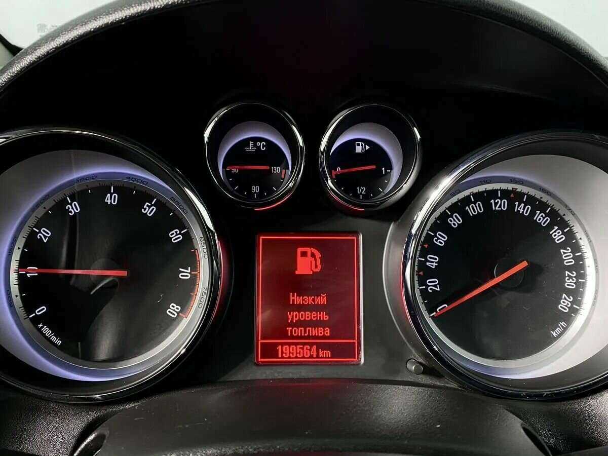 Opel Astra с пробегом — 2013 год. Фото: #14