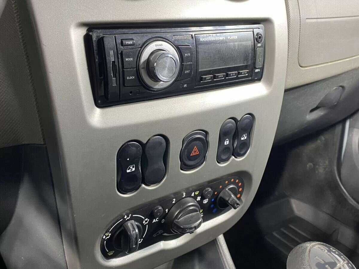 Renault Logan с пробегом — 2012 год. Фото: #8